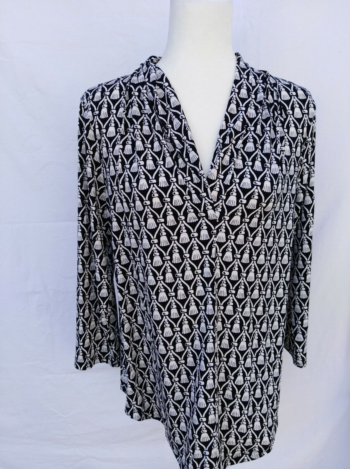 Blusa feminina estampada com decote em V, preta, tamanho médio, Charter Club