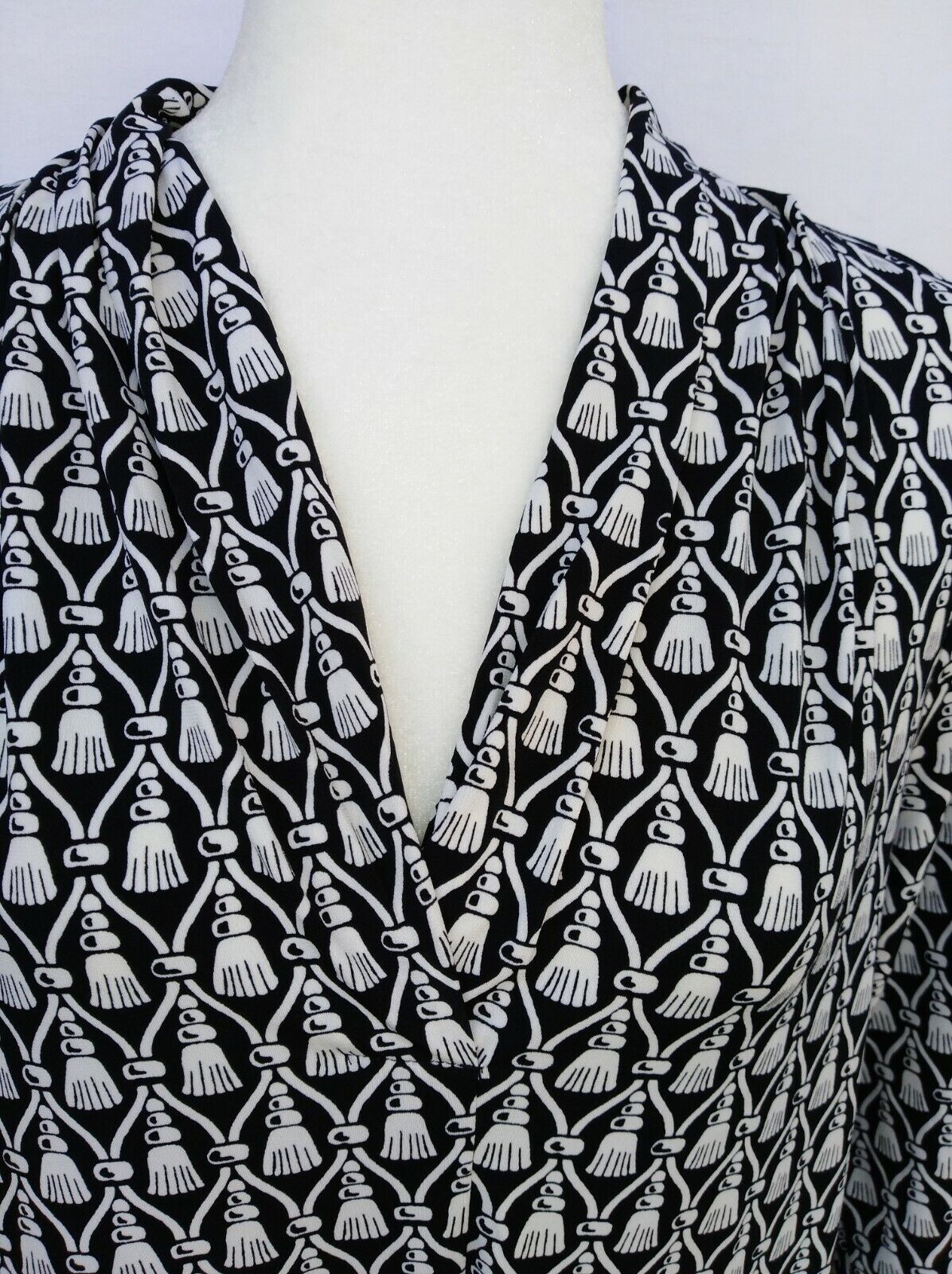 Blusa feminina estampada com decote em V, preta, tamanho médio, Charter Club