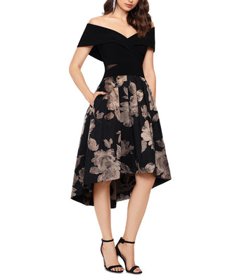 Vestido formal feminino Xscape floral, manga curta, ombro de fora, comprimento chá, hi-lo, preto, tamanho 14, pequeno