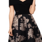 Vestido formal feminino Xscape floral, manga curta, ombro de fora, comprimento chá, hi-lo, preto, tamanho 14, pequeno