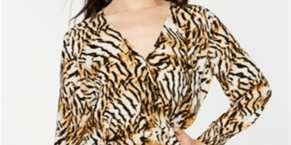 Blusa feminina com estampa animal e manga comprida e decote em V, marrom, tamanho pequeno, da INC International Concepts