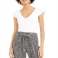 Blusa feminina Bar III com decote em V e manga curta, branca, tamanho XX-G