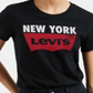 Camisetas femininas Levi's New 'New York' Batwing Logo Perfect Crewneck Tee preta tamanho M