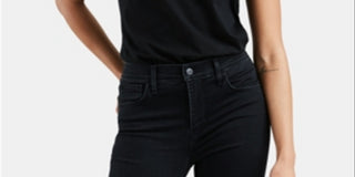 Camisetas femininas Levi's New 'New York' Batwing Logo Perfect Crewneck Tee preta tamanho M