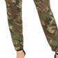 Calça cargo feminina Guess com estampa camuflada, verde, tamanho 27