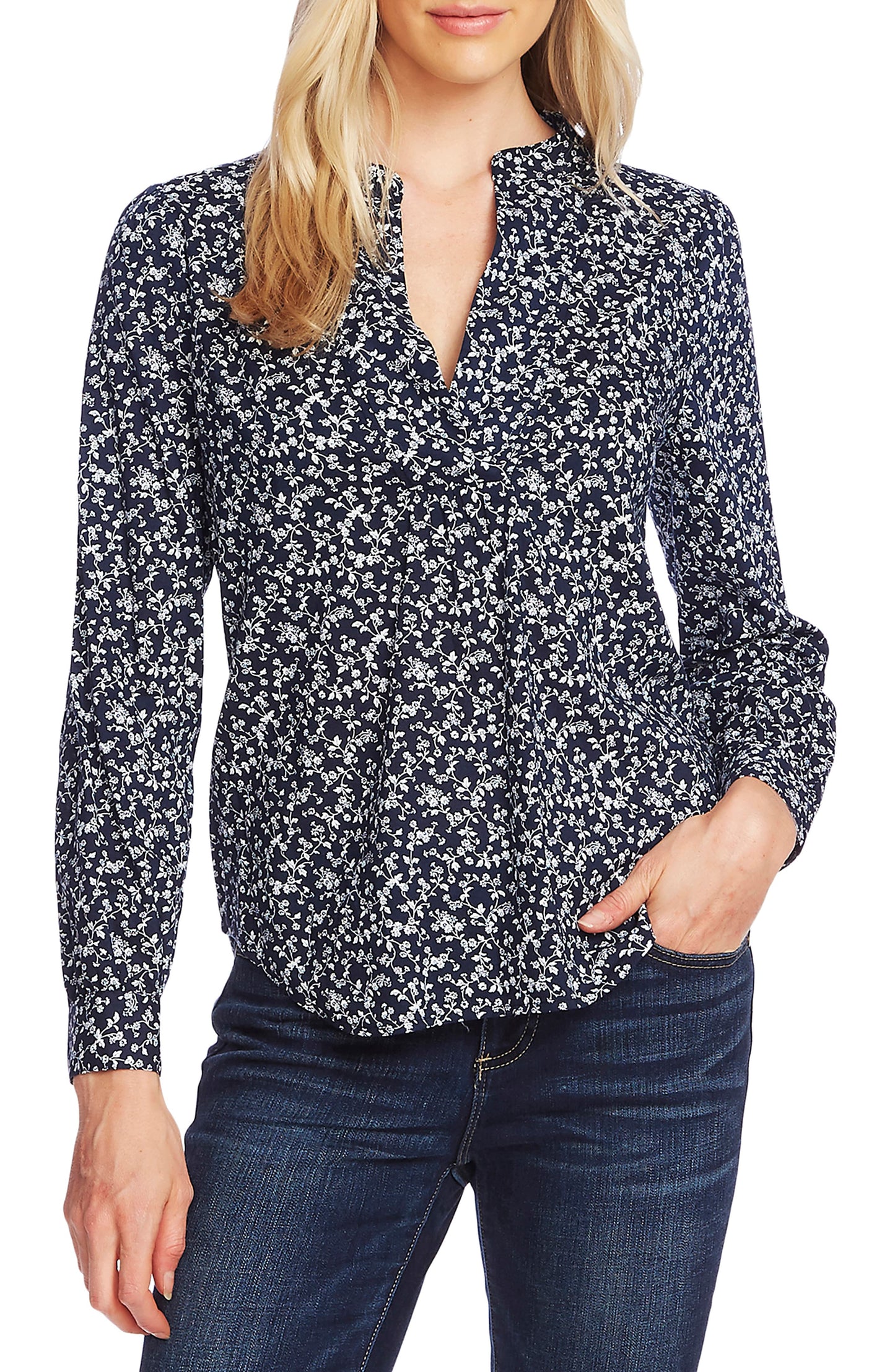 Blusa feminina Vince Camuto de manga comprida Ditsy Vines com decote dividido e tamanho pequeno