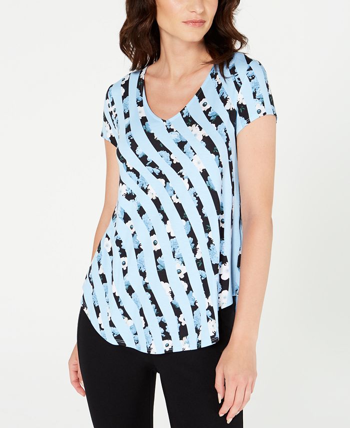 Camiseta feminina estampada Alfani, manga curta, gola V, azul, tamanho M