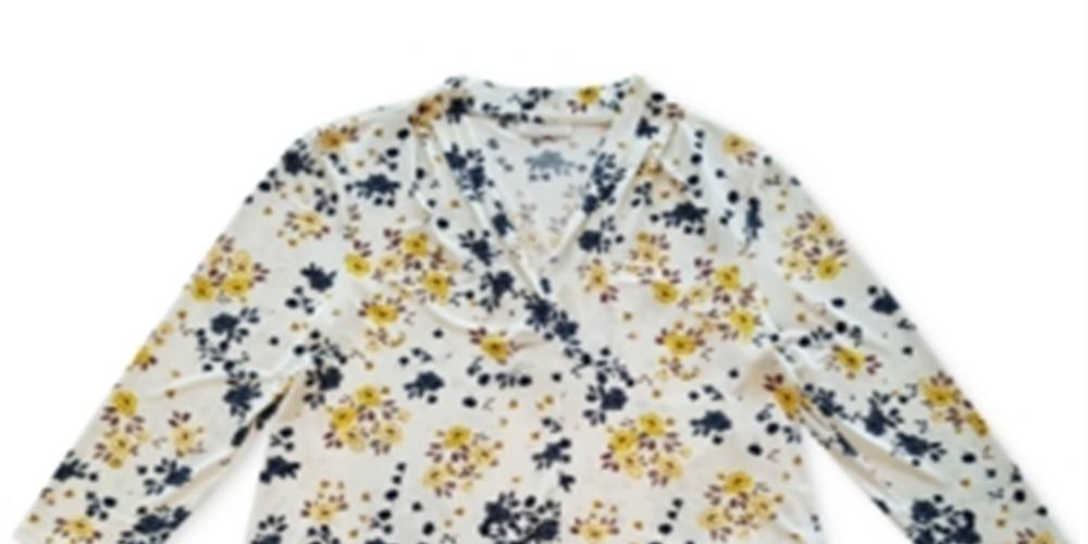 Blusa feminina floral com manga 3/4, branca, tamanho médio