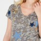 Camiseta feminina camuflada de manga curta com decote em V, verde, tamanho XS