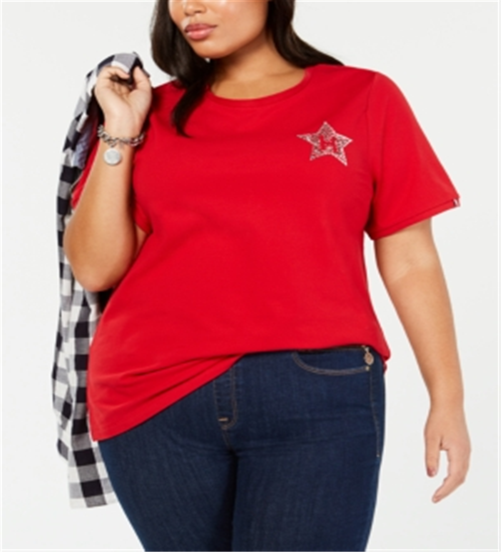 Camiseta Tommy Hilfiger Plus com logotipo embelezado, vermelha, tamanho 3X