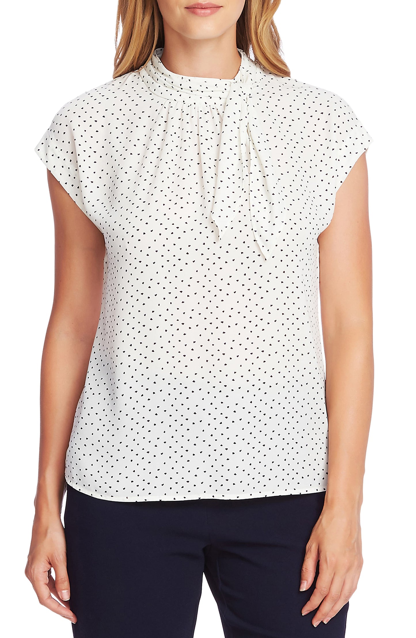 Blusa feminina estampada Vince Camuto com decote em V, branca, tamanho M