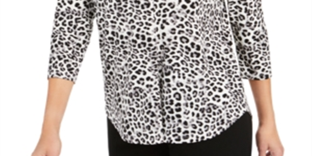 Charter Club Blusa feminina com estampa animal, plissada, decote em V, branca, tamanho X-S