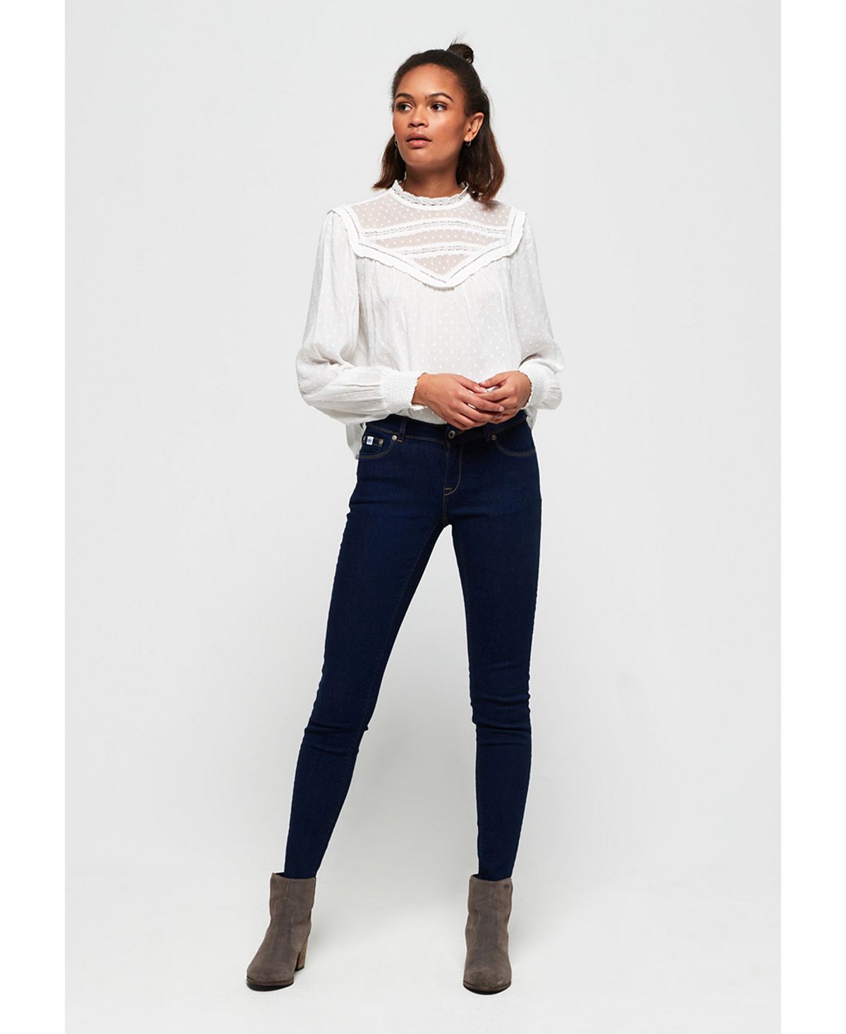 Calça jeans skinny feminina Superdry Cassie azul tamanho 30x28