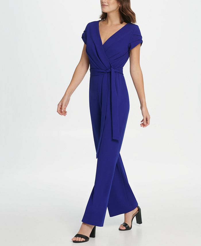 Macacão feminino DKNY com cinto, manga curta, decote sobrepeliz, perna reta, azul, tamanho 2