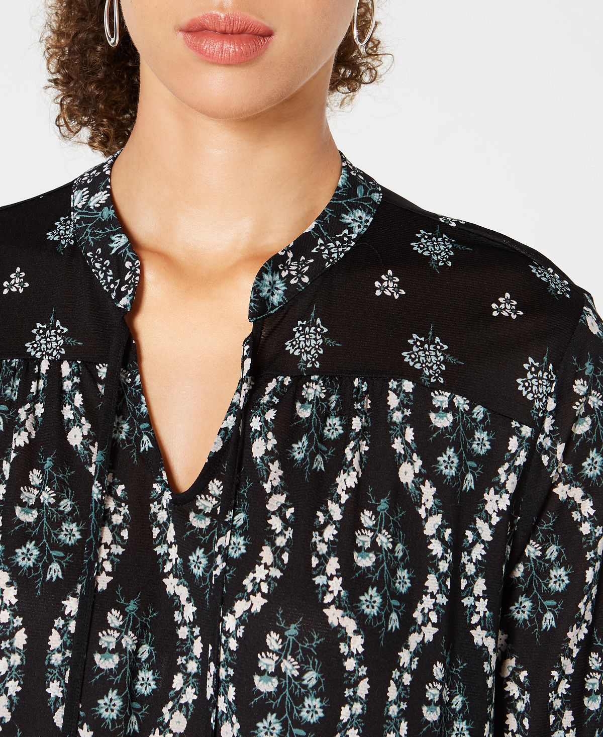 Túnica feminina com manga sino e acabamento em renda Style &amp; Co, preta, tamanho médio