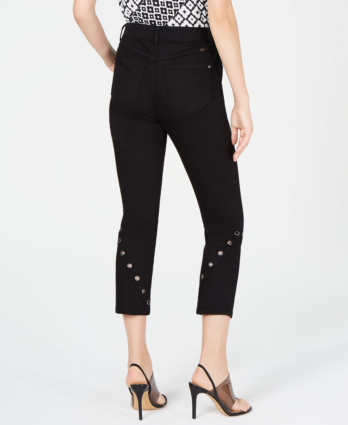 Calça jeans skinny cropped feminina INC Iternational Concepts com detalhe de ilhós, preta, tamanho 10