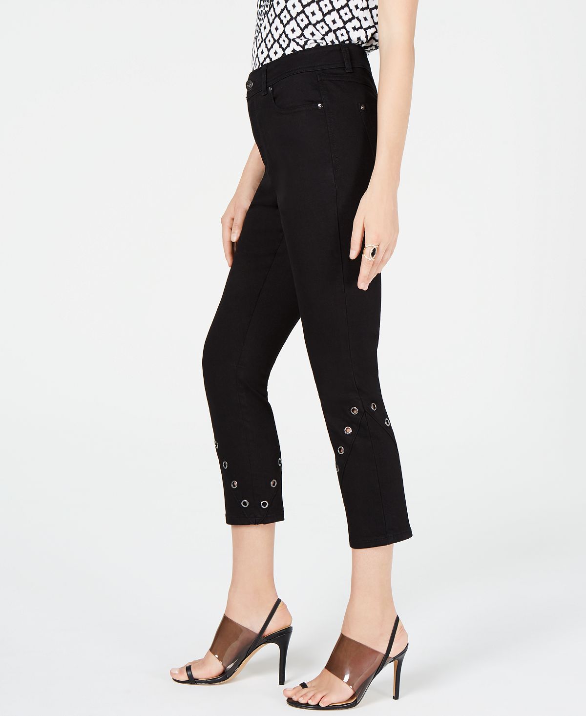 Calça jeans skinny cropped feminina INC Iternational Concepts com detalhe de ilhós, preta, tamanho 10