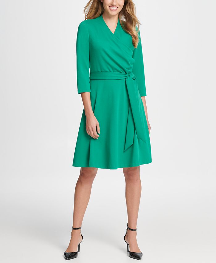Vestido flare feminino DKNY Surplice Ponte Fit, verde, tamanho 2
