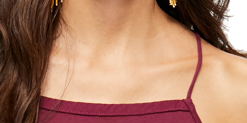 Vestido túnica listrado tie-dye com conchas para mulheres da Free People, combinação vinho, tamanho extrapequeno