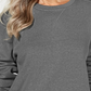 Blusa feminina Karen Scott com manga comprida e gola redonda, cor carvão, tamanho pequeno e pequeno
