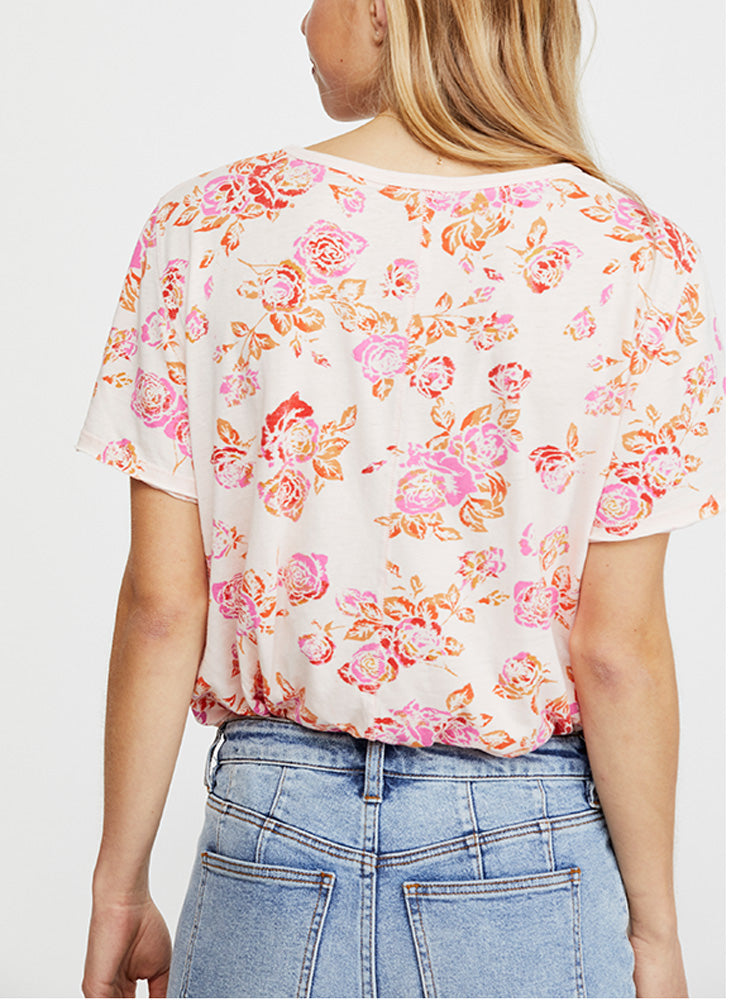 Camiseta feminina Free People Tourist Floral Print manga curta rosa tamanho grande