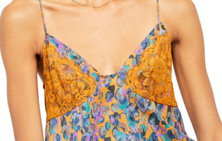 Regata feminina com estampa de renda e alças finas, decote em V, tamanho dourado extrapequeno