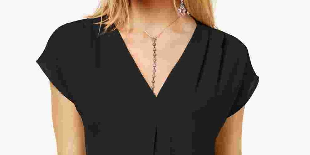 Blusa feminina com pregas invertidas e decote em V, preta, tamanho X-S