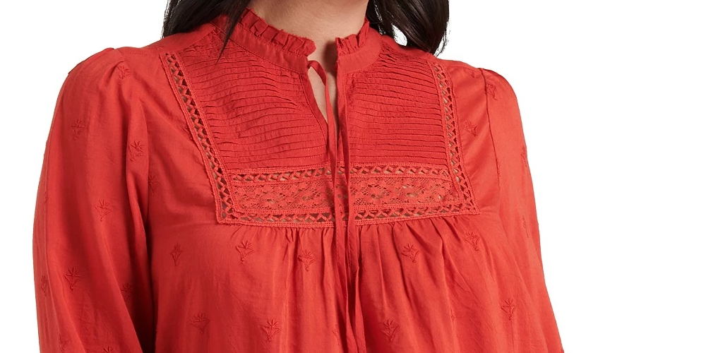 Blusa camponesa com ilhós bordados Cora Pintuck da Lucky Brand, tamanho médio, vermelha
