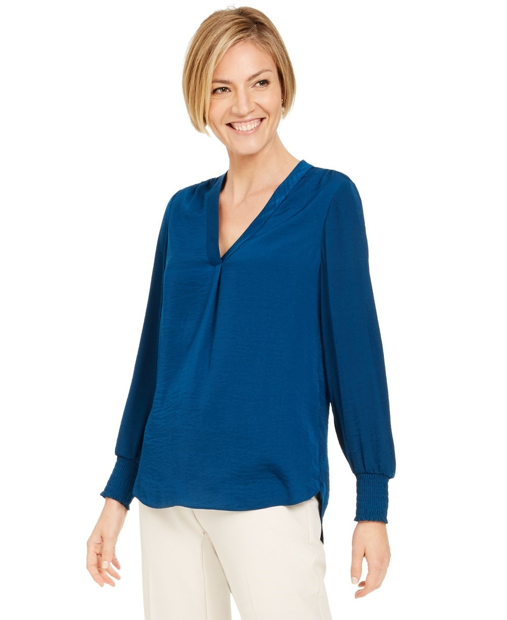 Blusa feminina Alfani com decote em V azul escuro tamanho XX-G