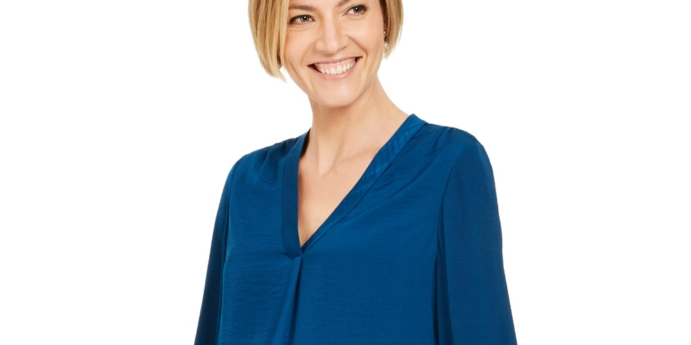 Blusa feminina Alfani com decote em V azul escuro tamanho XX-G