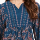 Blusa feminina estilo &amp; co, azul-petróleo, estampa paisley, manga comprida, gola V, estampa paisley, tamanho grande