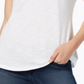 Camiseta feminina Maison Jules com decote em V e bolso aplicado, branca, tamanho médio