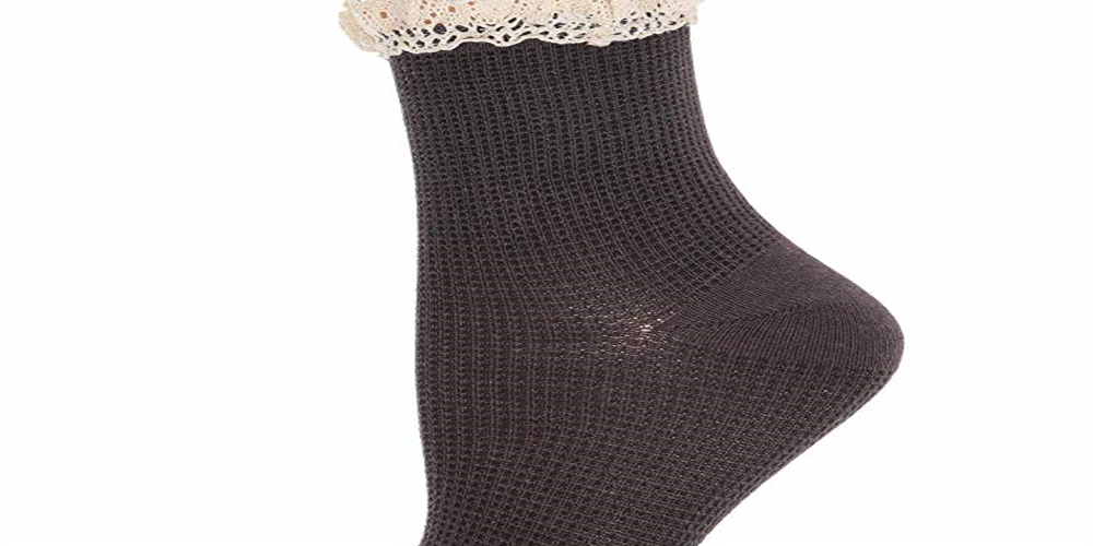 Meias femininas Darling Waffle Knit com corte cano curto e salto alto, tamanho regular, pretas, da Free People