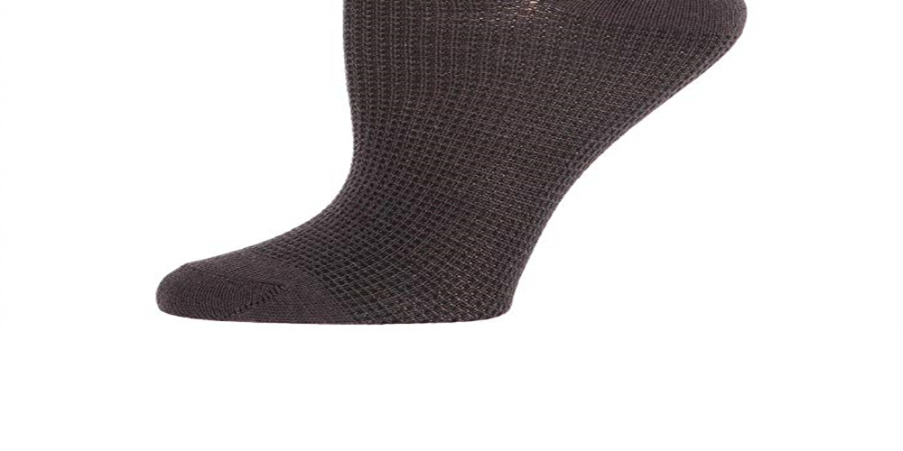 Meias femininas Darling Waffle Knit com corte cano curto e salto alto, tamanho regular, pretas, da Free People