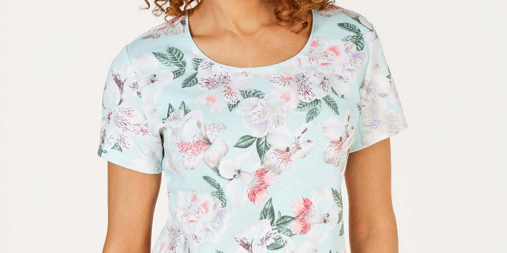 Camiseta feminina estampada Karen Scott com decote redondo, azul, tamanho médio