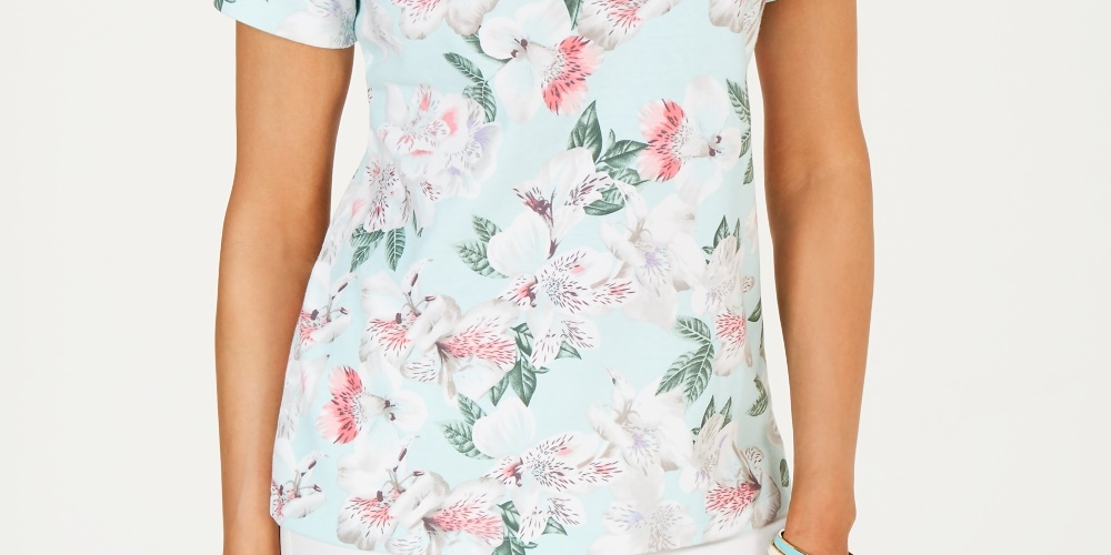 Camiseta feminina estampada Karen Scott com decote redondo, azul, tamanho médio