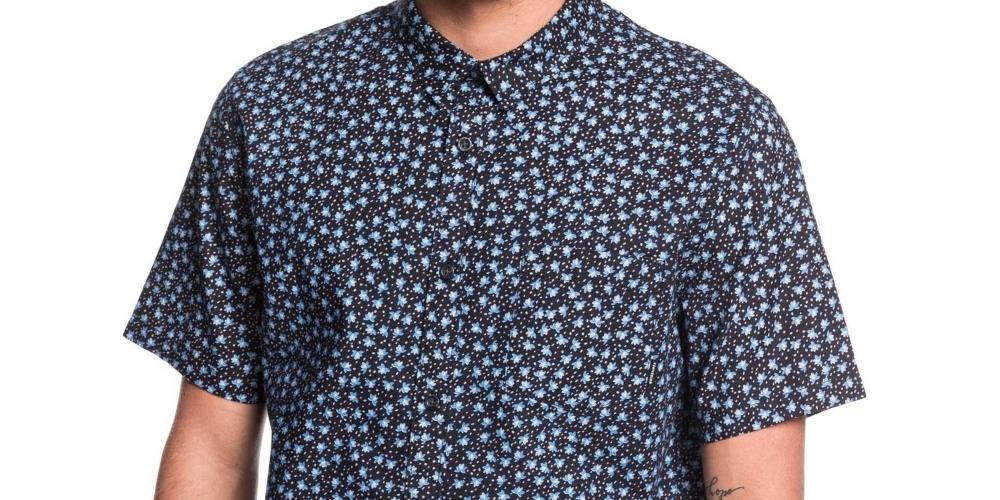 Camisa masculina Quiksilver com estampa floral e botões, preta, tamanho médio