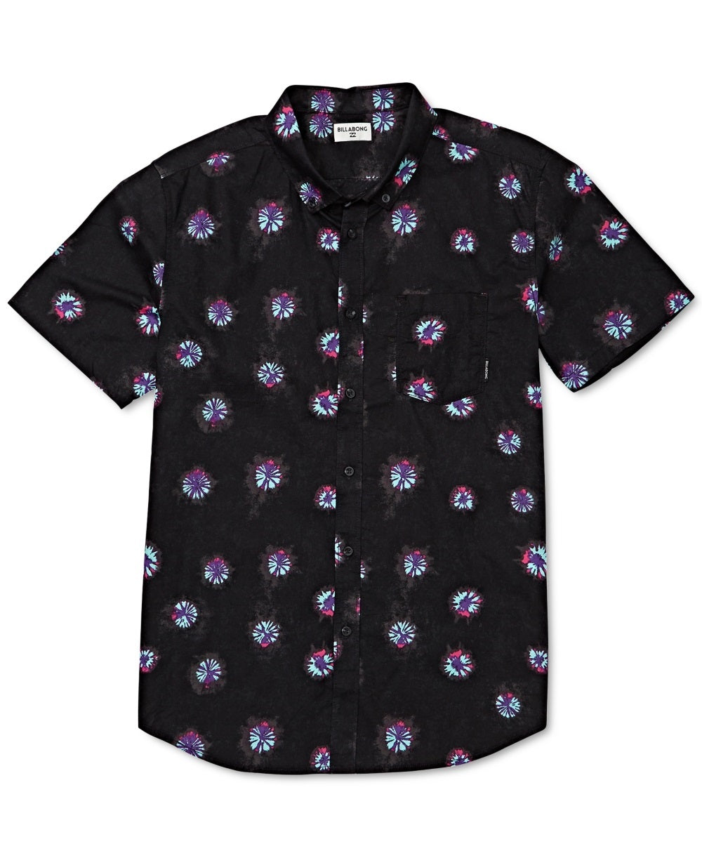 Camisa masculina Billabong Sundays com estampa de manga curta e botões, preta, tamanho pequeno