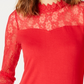 Blusa feminina INC International Concepts com decote ilusão e renda lisa, manga comprida, vermelha, tamanho pequeno grande