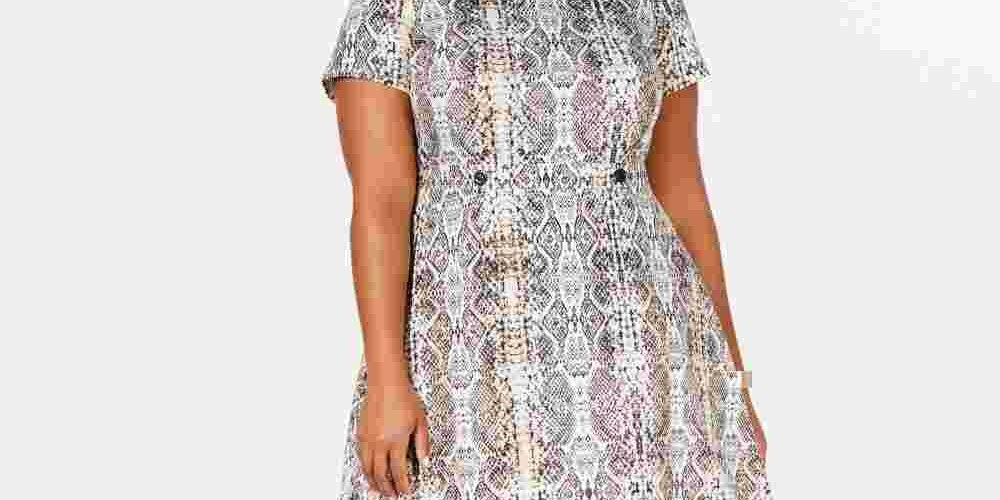 Vestido feminino City Studios com estampa animal, manga curta, gola redonda, acima do joelho, ajuste evasê, cinza, tamanho pequeno