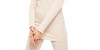 Blusa feminina Free People bege mesclada manga comprida decote em V tamanho natural médio