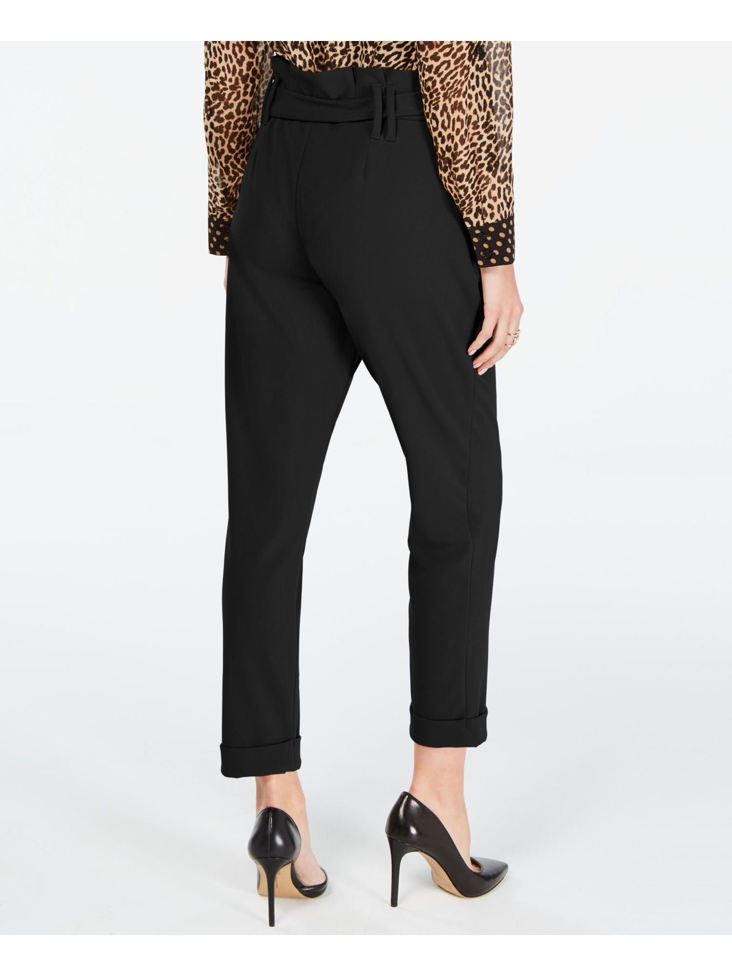 Calça feminina curta com cinto e zíper da INC International Concepts, preta, tamanho 4