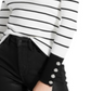 Suéter feminino Guss Rebekah listrado com botões e gola alta, tamanho grande, branco