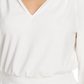 1.STATE Blusa feminina de malha macia com acabamento smocked e babados, decote em V, branca, tamanho X-S