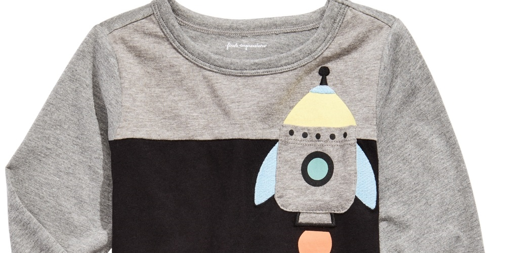 Camiseta com bolso e estampa de foguete para meninos First Impressions, preta, tamanho 18 meses