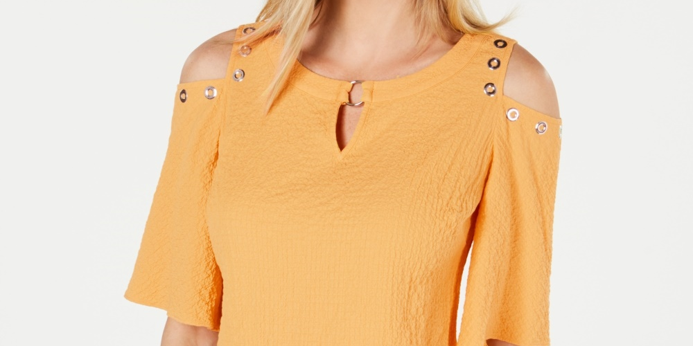 Blusa feminina com textura amassada e ombros descobertos, amarela, tamanho extrapequeno, da coleção JM