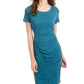 Vestido tubinho feminino Ultra Flirt azul-petróleo com babados, manga curta, decote em joia, acima do joelho, tamanho médio