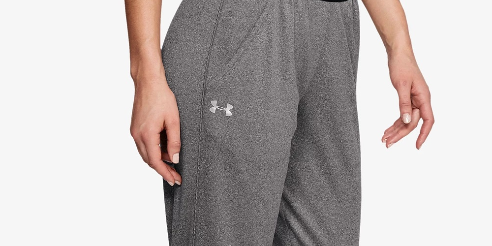 Calça de moletom Under Armour Ua Tech Play Up Capri feminina, preta, tamanho X-S