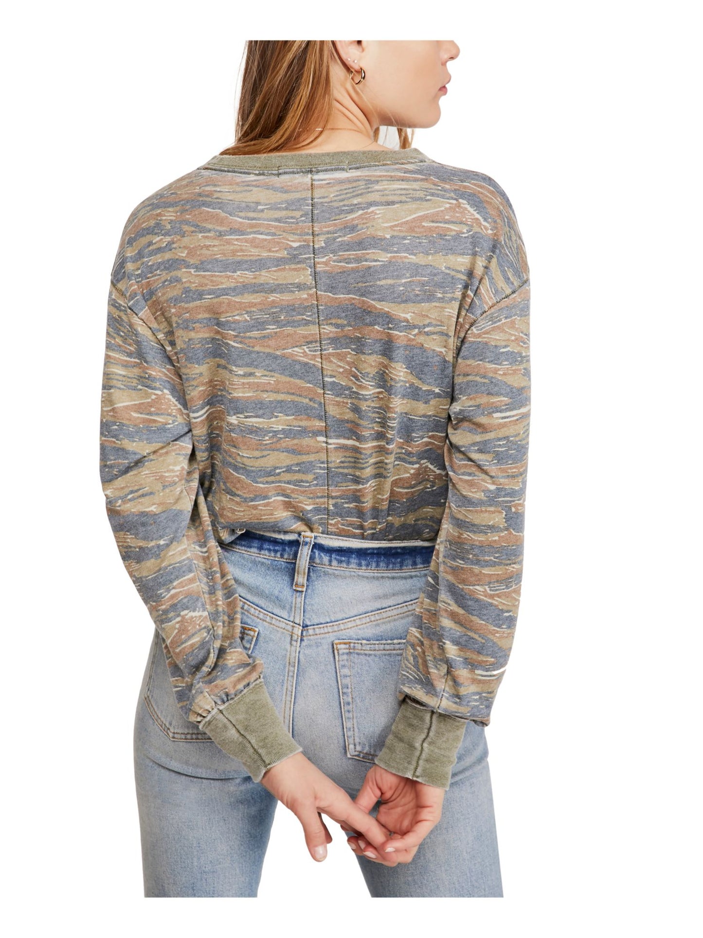 Blusa camuflada feminina Free People, manga comprida, gola redonda, verde, tamanho pequeno