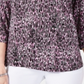 Blusa feminina estampada com manga 3/4 e estampa animal rosa da coleção JM, tamanho pequeno P/M